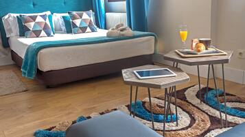 Zimmersafe, Verdunkelungsvorhänge, kostenloses WLAN, Bettwäsche