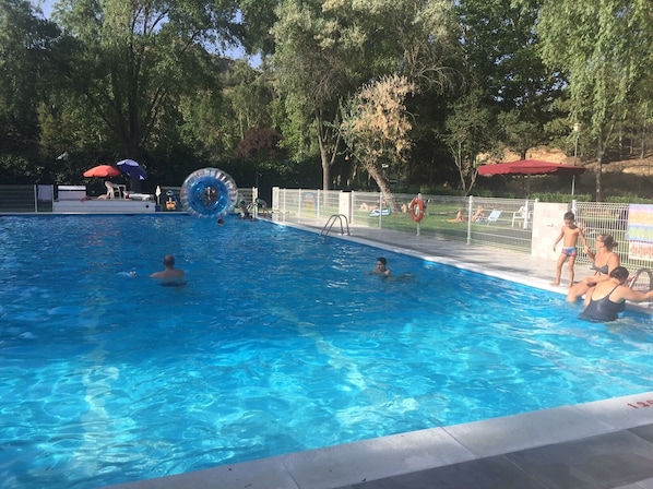 Seasonal outdoor pool, pool loungers