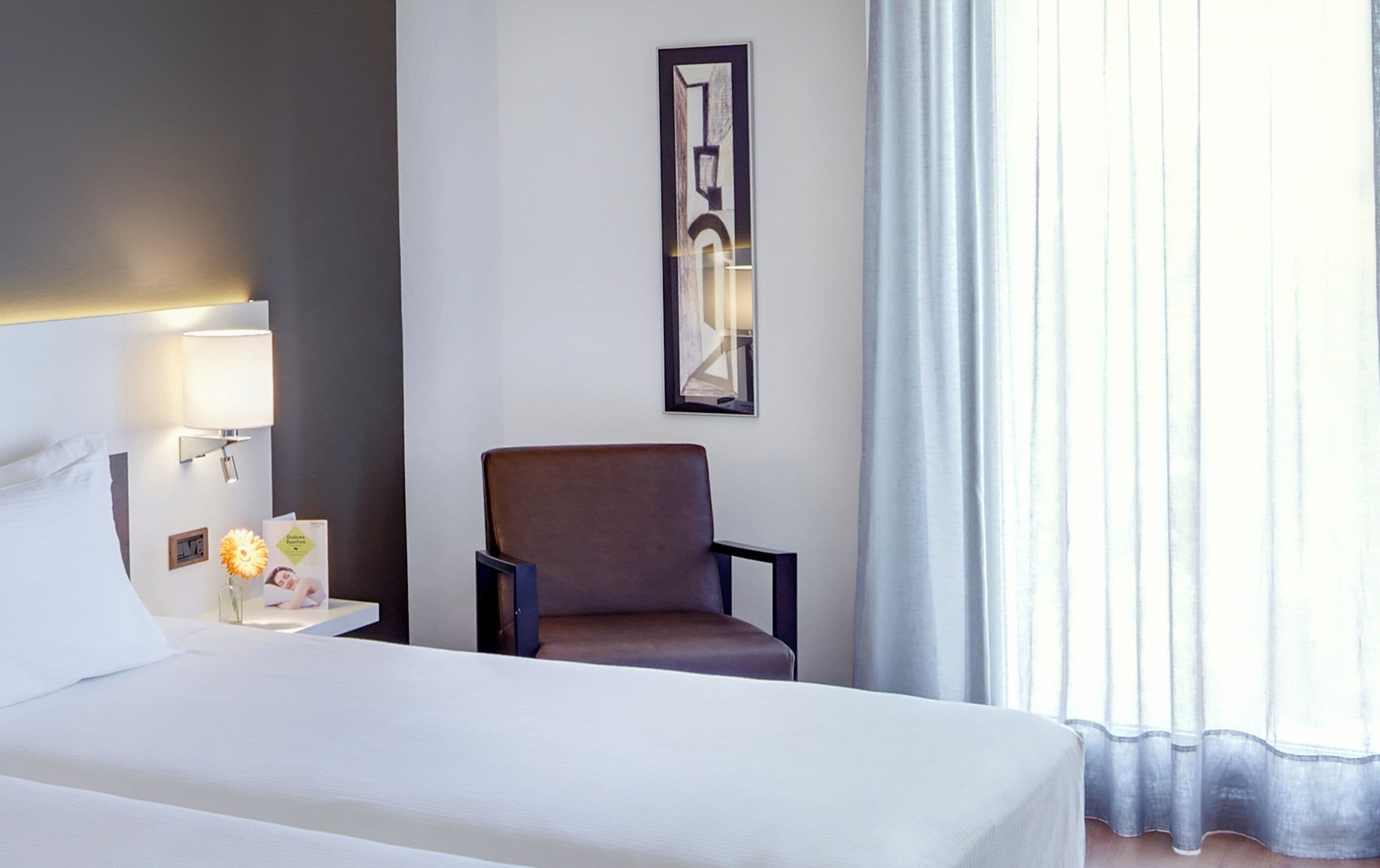 classic twin room | down duvets, minibar, in-room safe, desk