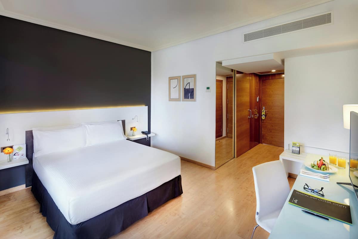 Classic Room | Down duvets, minibar, in-room safe, desk