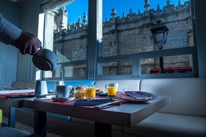 Daily cooked-to-order breakfast (EUR 14 per person)