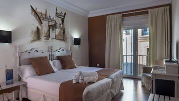 Daunenbettdecken, Minibar, Zimmersafe, Schreibtisch