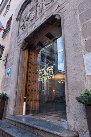 Classic architecture meets historic charm at the Palacio Hotel's grand entrance.