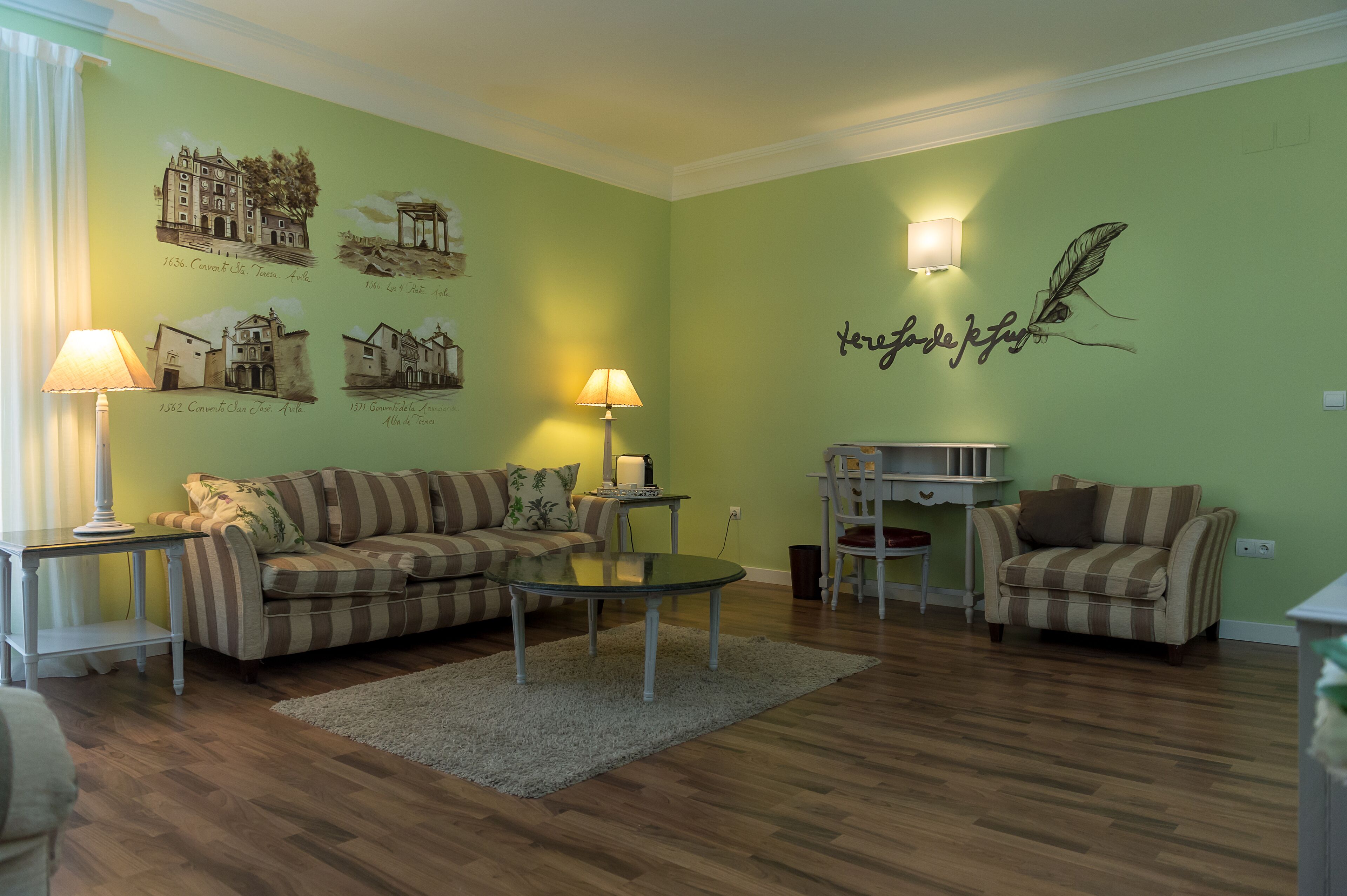 suite | down duvets, minibar, in-room safe, desk