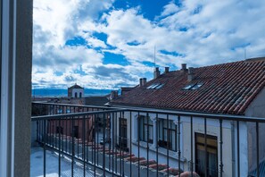 Tweepersoonskamer, terras | Uitzicht vanuit accommodatie