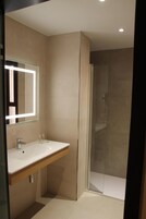 Shower, hair dryer, towels