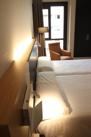 Minibar, in-room safe, desk, free WiFi