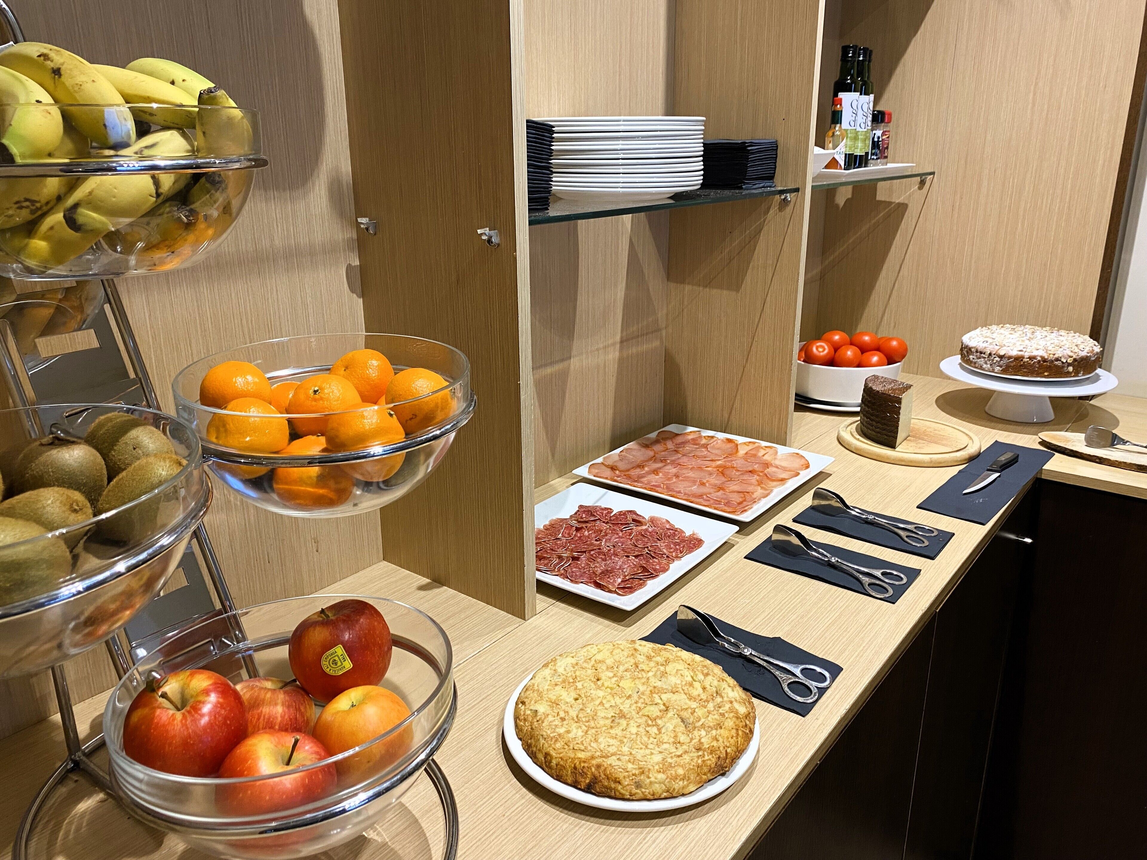 Bữa sáng buffet hàng ngày (13 EUR/mỗi người) 