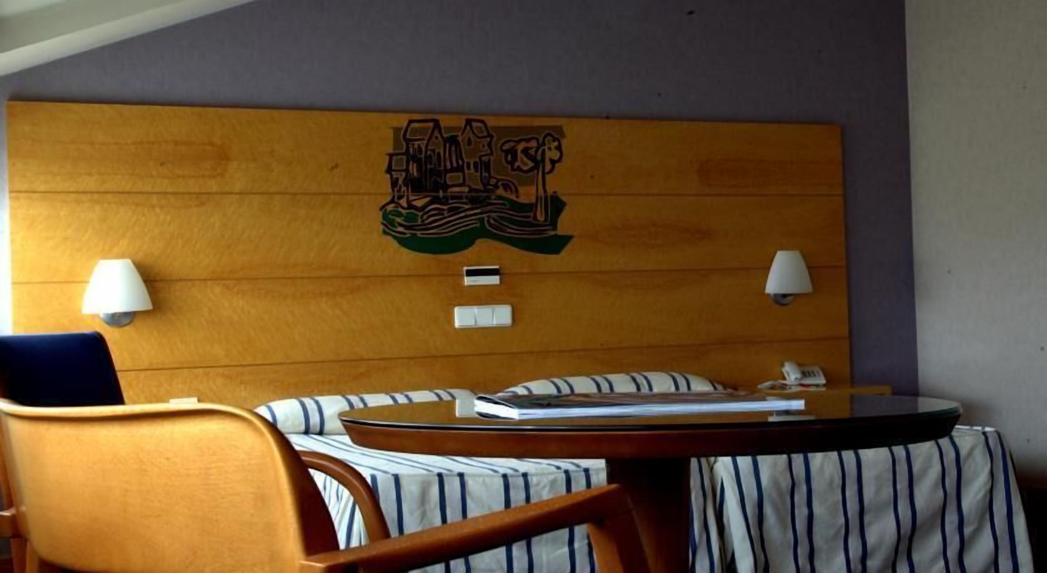In-room safe, free WiFi