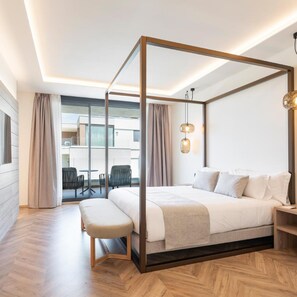 Minibar, in-room safe, desk, free cots/infant beds - ATH Gran Hotel Samil (Vigo)