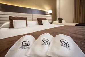 1 bedroom, Egyptian cotton sheets, premium bedding, down comforters