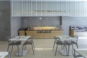 Desayuno buffet todos los días (con cargo)
