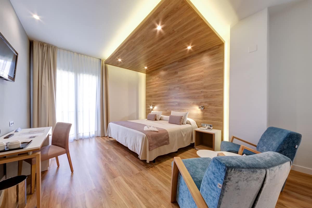 1 bedroom, egyptian cotton sheets, premium bedding, down duvets