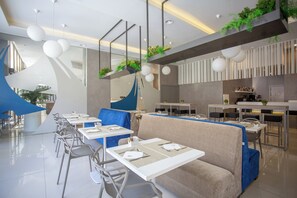 Bar (on property) - Hotel Monte Puertatierra (Cádiz)