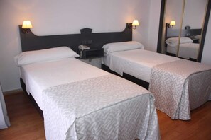 Twin Room | 1 bedroom, desk, laptop workspace, free WiFi