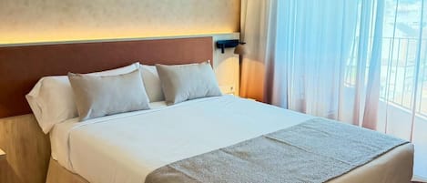 Bureau, espace de travail pour ordinateur portable, Wi-Fi gratuit