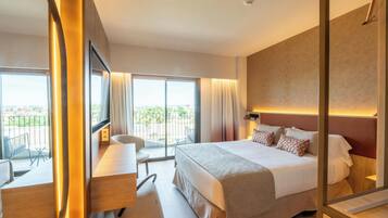 Suite Junior con vista a la piscina – 1 Cama | Escritorio, espacio para trabajar con un portátil, wifi gratis
