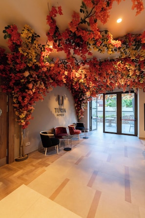 Serves breakfast, lunch and dinner - Hotel Turia Badajoz (Badajoz)