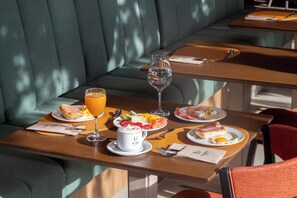 Buffet breakfast for a fee on weekdays - Hotel Turia Badajoz (Badajoz)