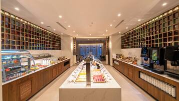 Café da manhã com buffet mediante uma taxa durante a semana
