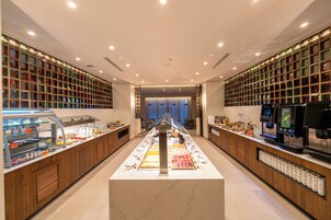 Buffet breakfast for a fee on weekdays