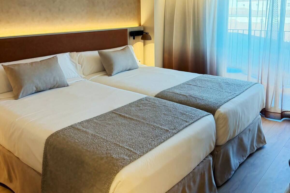 Bureau, espace de travail pour ordinateur portable, Wi-Fi gratuit