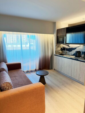 Desk, laptop workspace, free WiFi, bed sheets - Hotel Turia Badajoz (Badajoz)