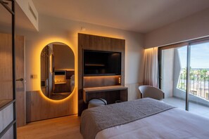 Junior Suite with Balcony - 1 Bed | In-room safe, desk, laptop workspace, blackout drapes - Hotel Turia Badajoz (Badajoz)