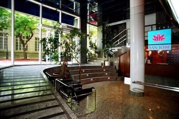 Interior entrance - Hotel San Jose (Albacete)