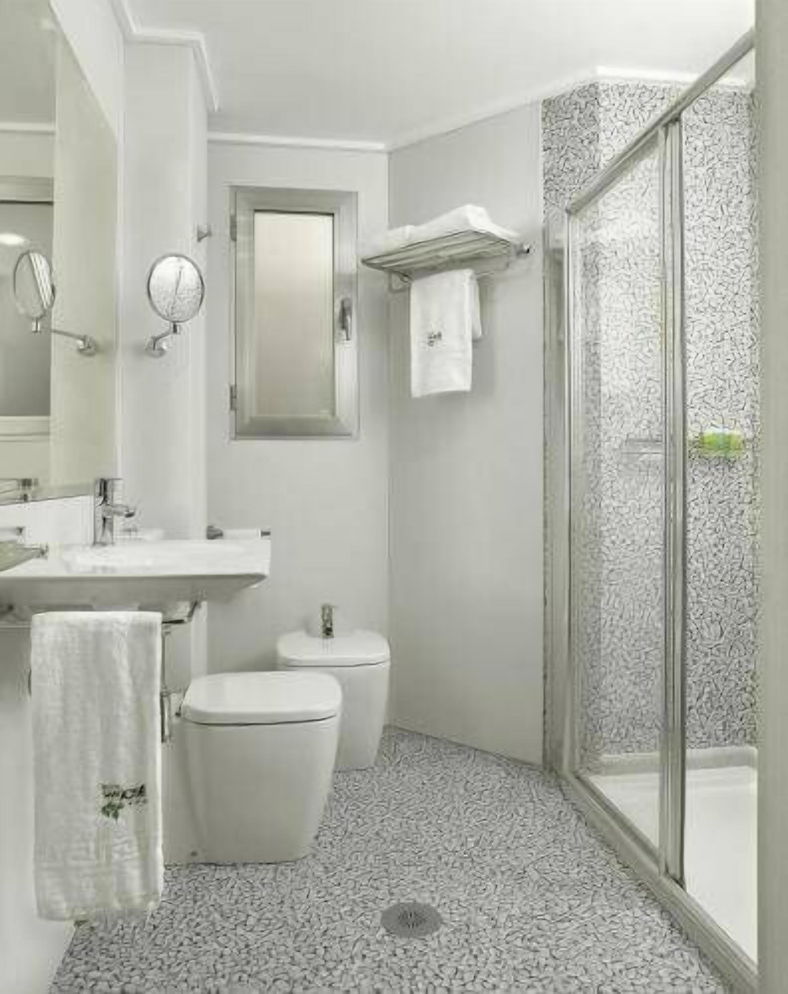 Combined shower/bathtub, hair dryer