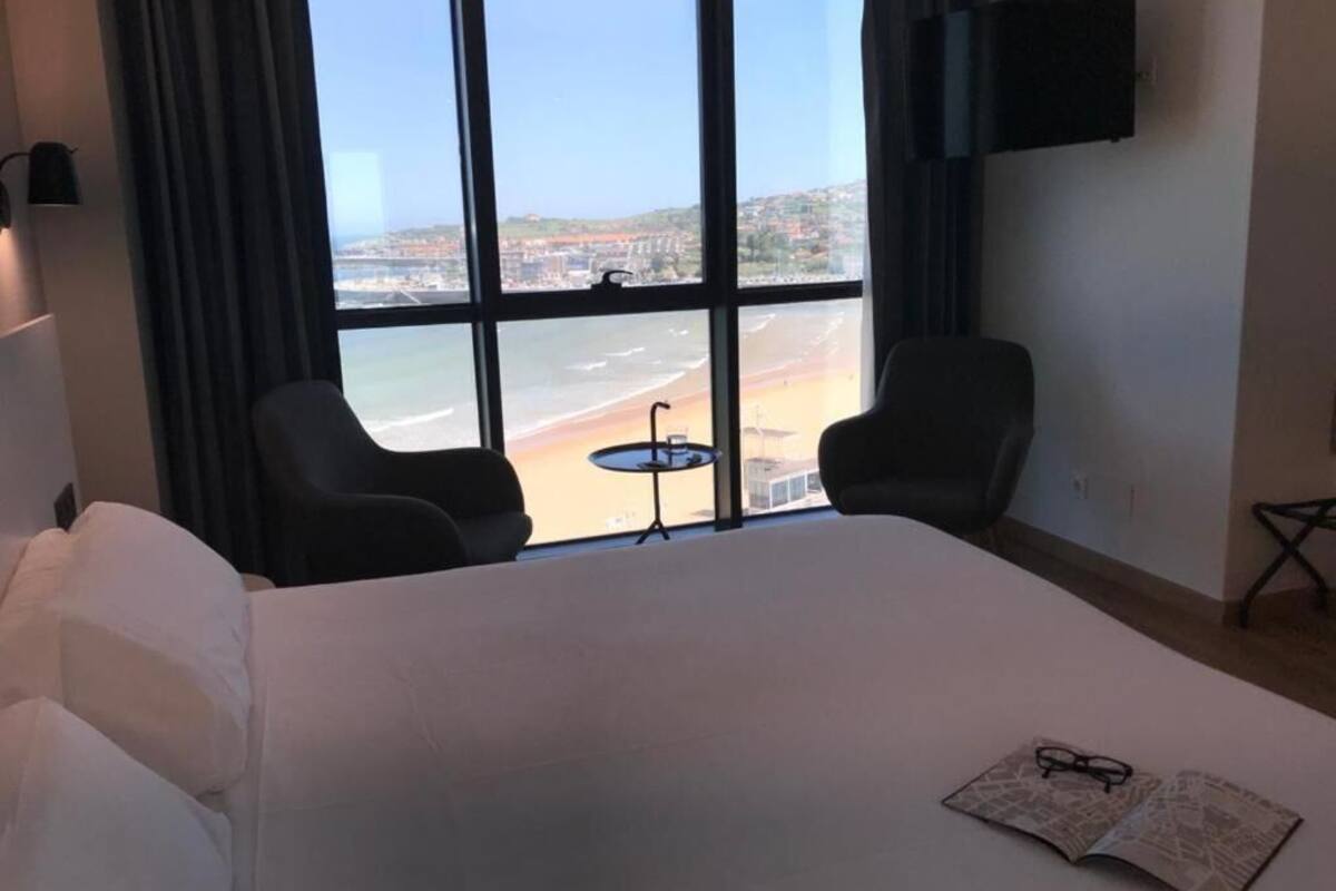 family room, 1 king bed, beach view | view from room