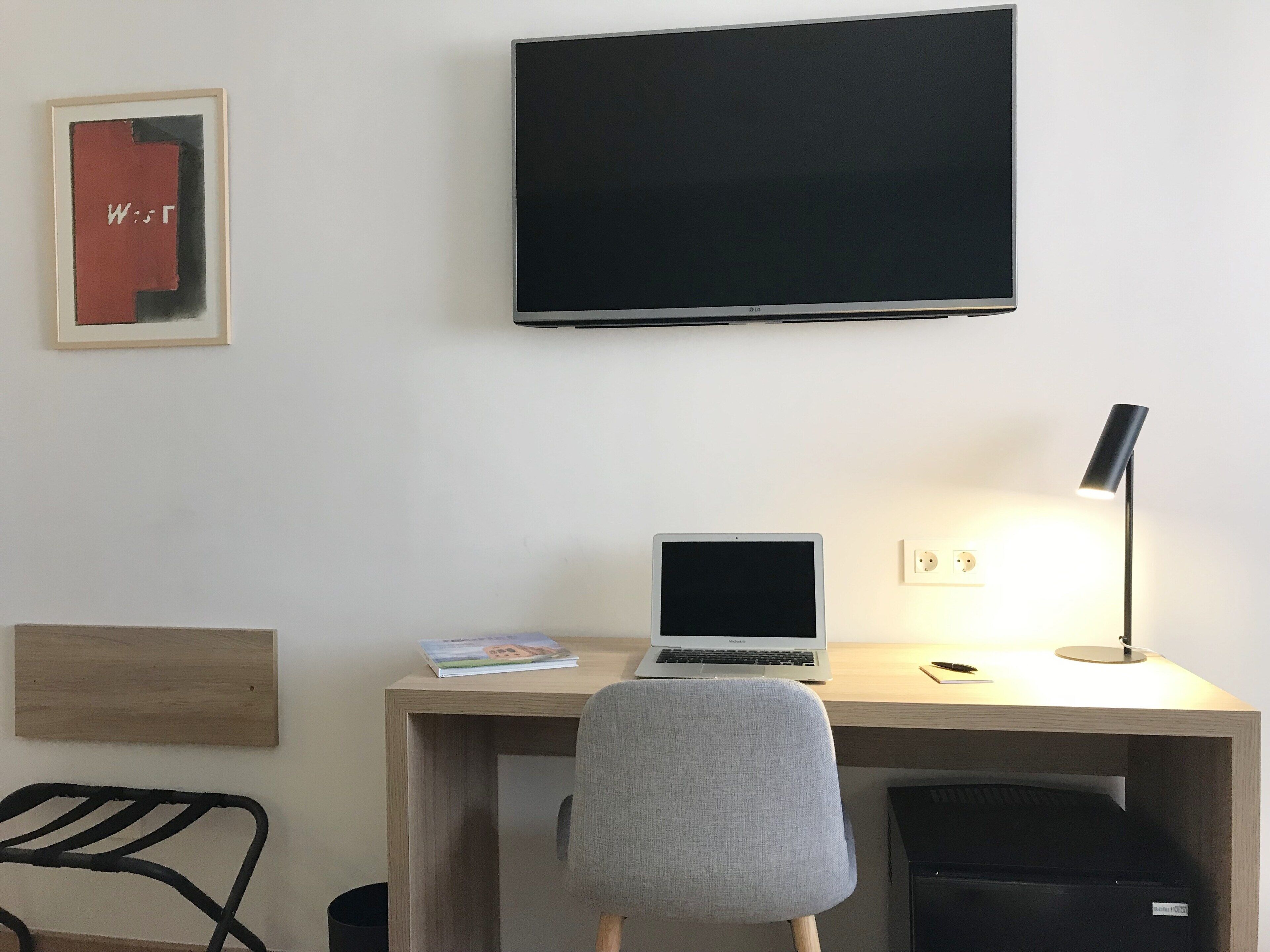 1 bedroom, in-room safe, desk, blackout curtains