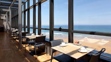 Daily buffet breakfast (EUR 11.9 per person)