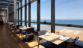 Daily buffet breakfast (EUR 11.9 per person)