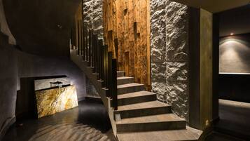 Couples treatment rooms, sauna, hot tub, steam room, body treatments