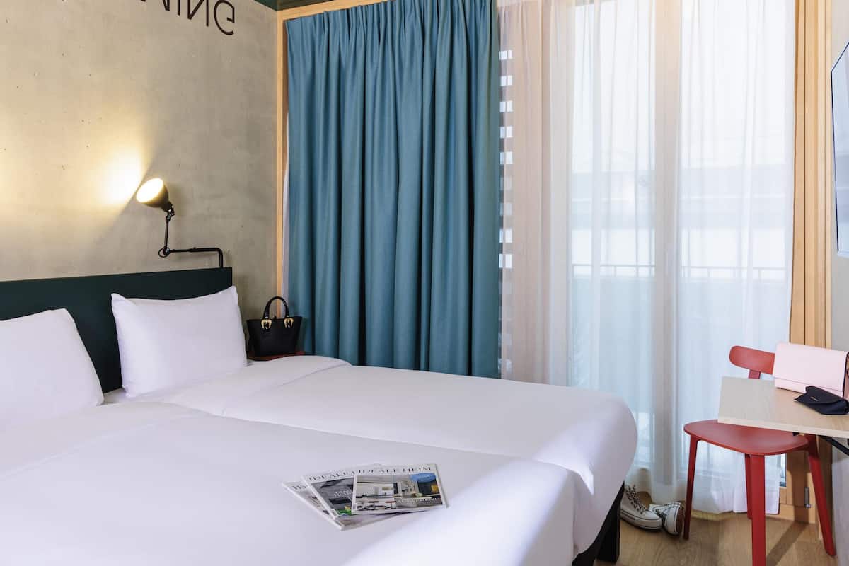 Superior Room, 2 Single Beds | Premium bedding, in-room safe, blackout curtains, soundproofing