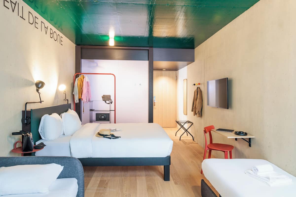 Family Room, Multiple Beds | Premium bedding, in-room safe, blackout drapes, soundproofing
