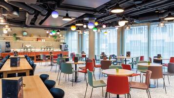 Daily buffet breakfast (CHF 20 per person)