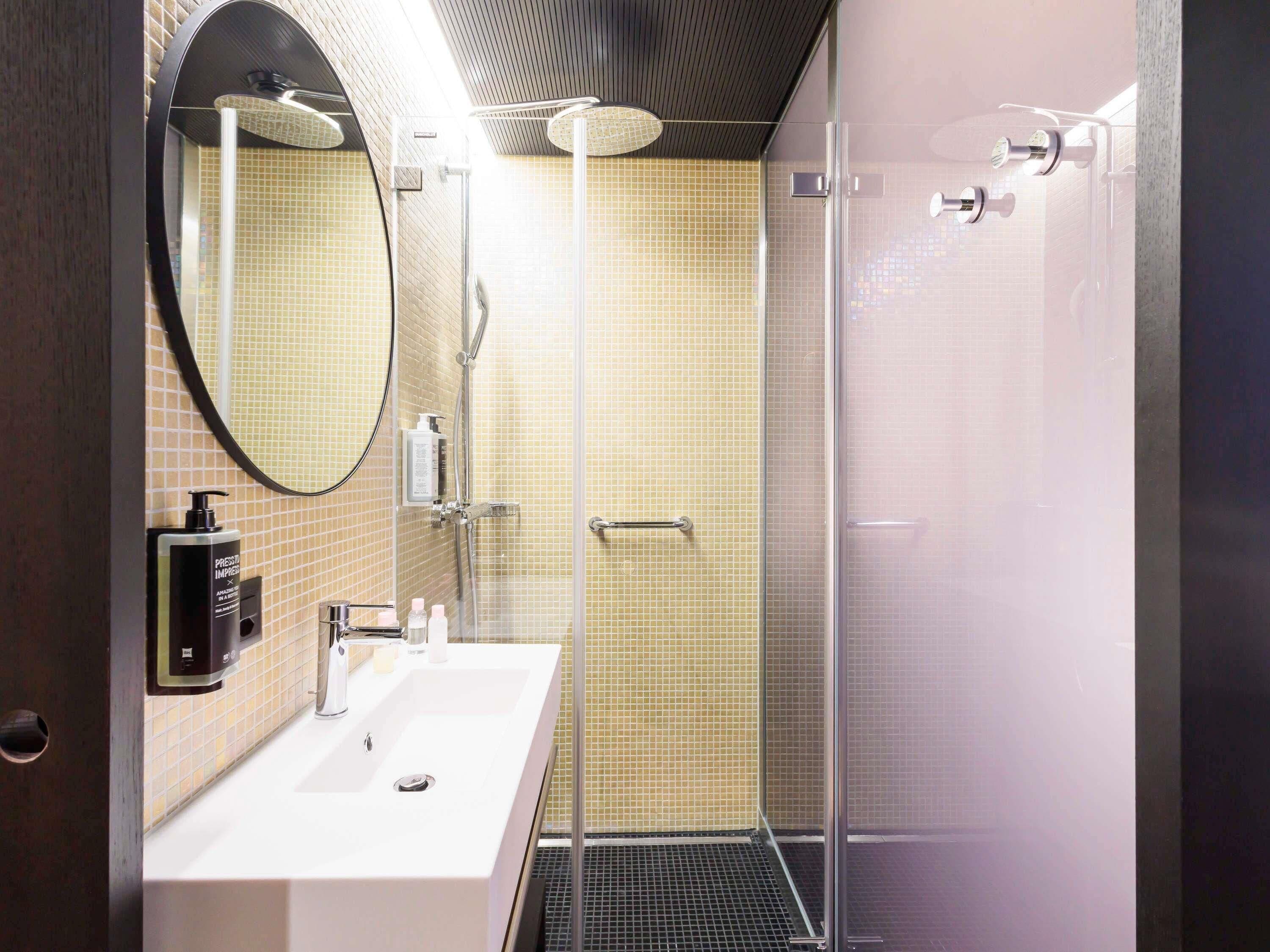 Premium bedding, in-room safe, blackout drapes, soundproofing