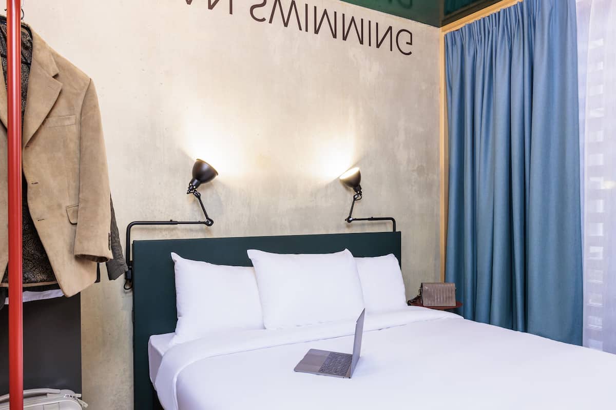Superior Room, 1 Double Bed | Premium bedding, in-room safe, blackout curtains, soundproofing