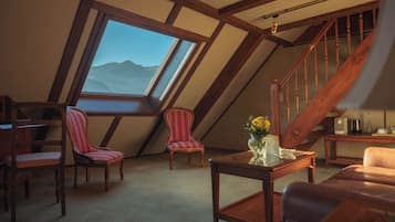 Junior Double Room, 1 King Bed, Non Smoking, Garden View | Premium bedding, down comforters, individually decorated