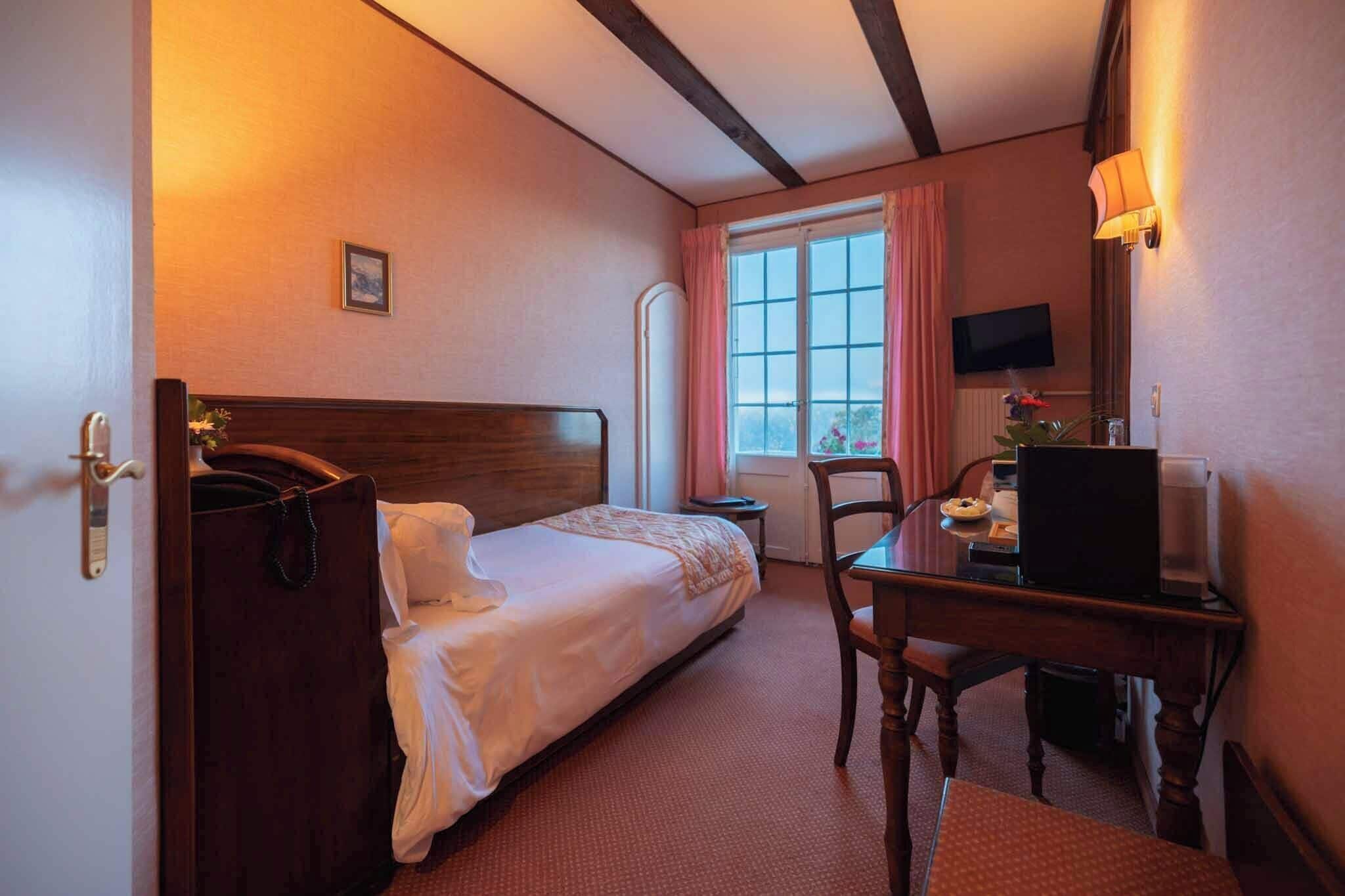 Quarto solteiro standard, sacada, vista para o vale | Roupas de cama premium, edredons de pluma, individualmente decorados