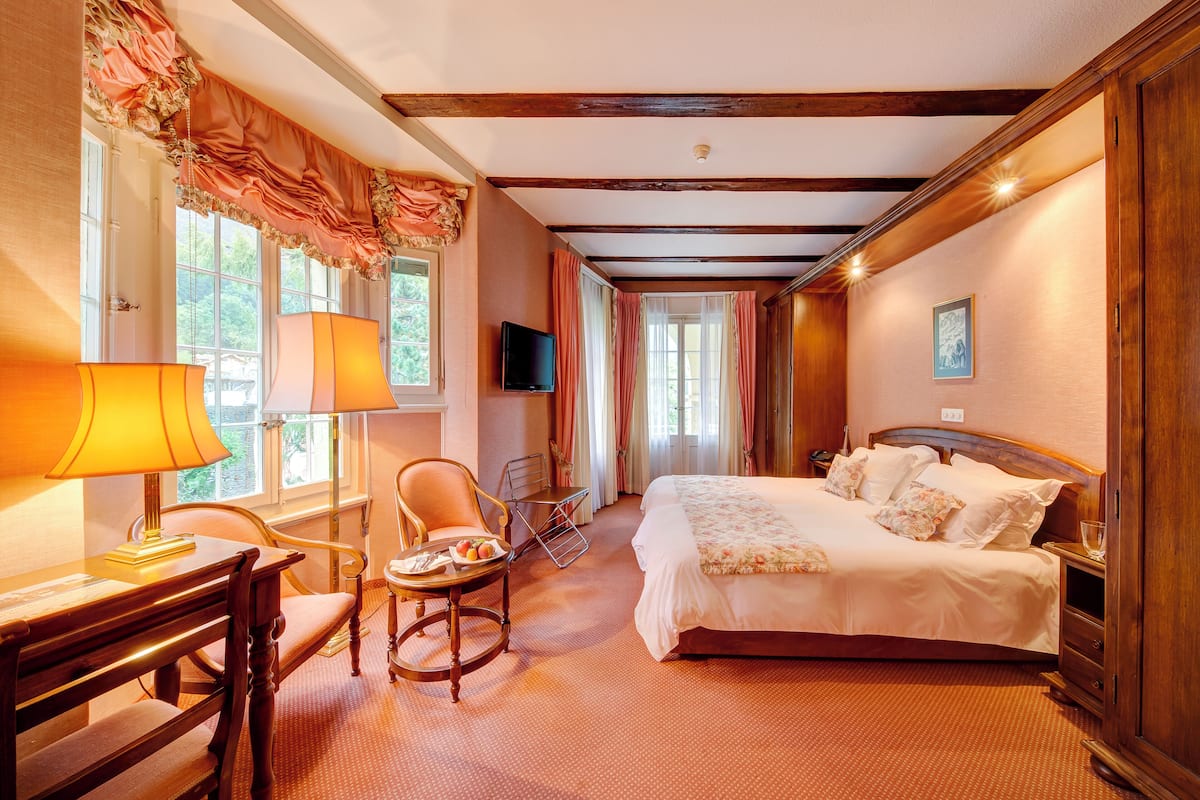 Premium bedding, down comforters, desk, laptop workspace