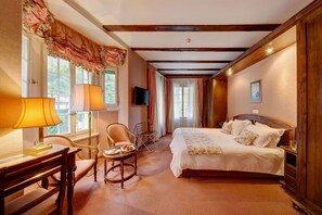 Deluxe Double Room | 1 bedroom, premium bedding, down duvets, individually decorated