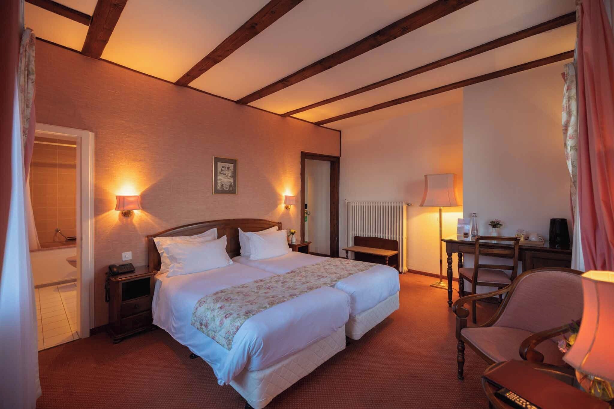 Quarto casal luxo | Roupas de cama premium, edredons de pluma, individualmente decorados