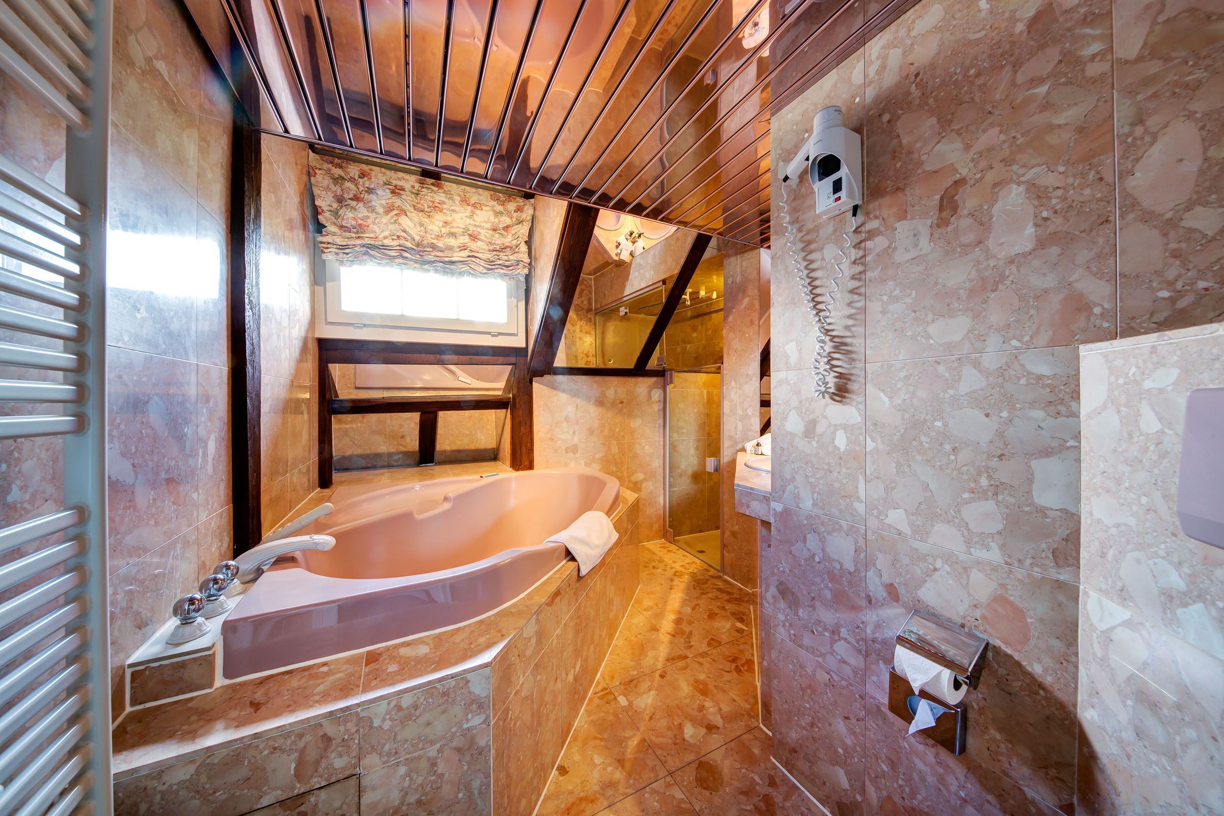 rainfall showerhead, hair dryer, towels