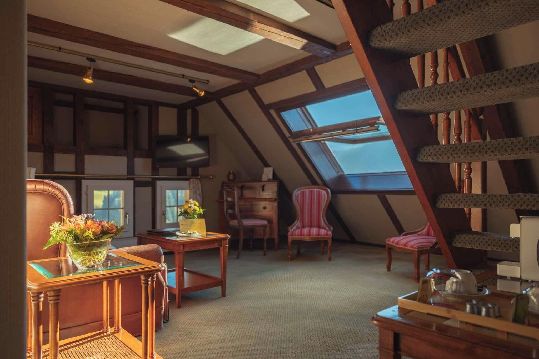 Quarto casal júnior, 1 cama King, para não fumantes, vista para o jardim | Roupas de cama premium, edredons de pluma, individualmente decorados