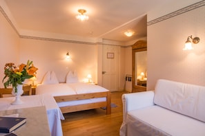 Allergikerbettwaren, Zimmersafe, Schreibtisch, Bügeleisen/Bügelbrett