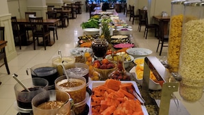 A buffet with various food items and beverages. - Berr Hotel (Istanbul)