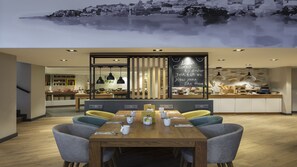 Päivittäinen buffetaamiainen (19 EUR per henkilö)